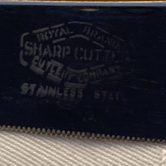 Set of 6 Vintage Bakelite Butterscotch Steak Knives - Picture 2 of 3